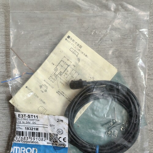 E3T-ST11光电开关（12~24伏直流）。新的 ~议价