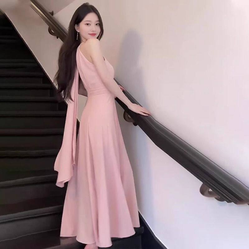 粉色小众宴会晚礼服温柔