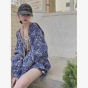 休闲复古印花套装女2025夏季薄款防晒连帽运动阔腿短裤两件套