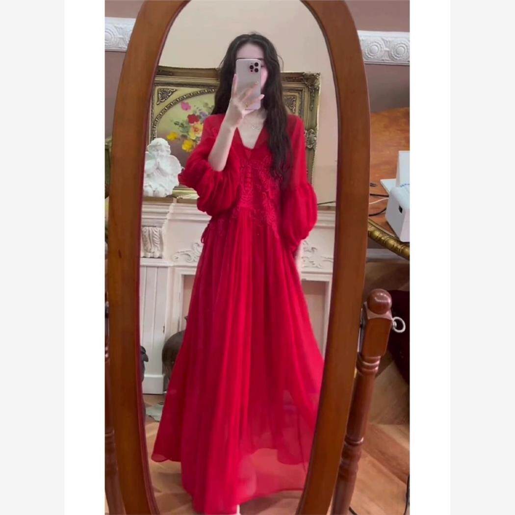 海边度假红色沙滩裙2024夏款女装高端精致法式复古仙气宽松连衣裙