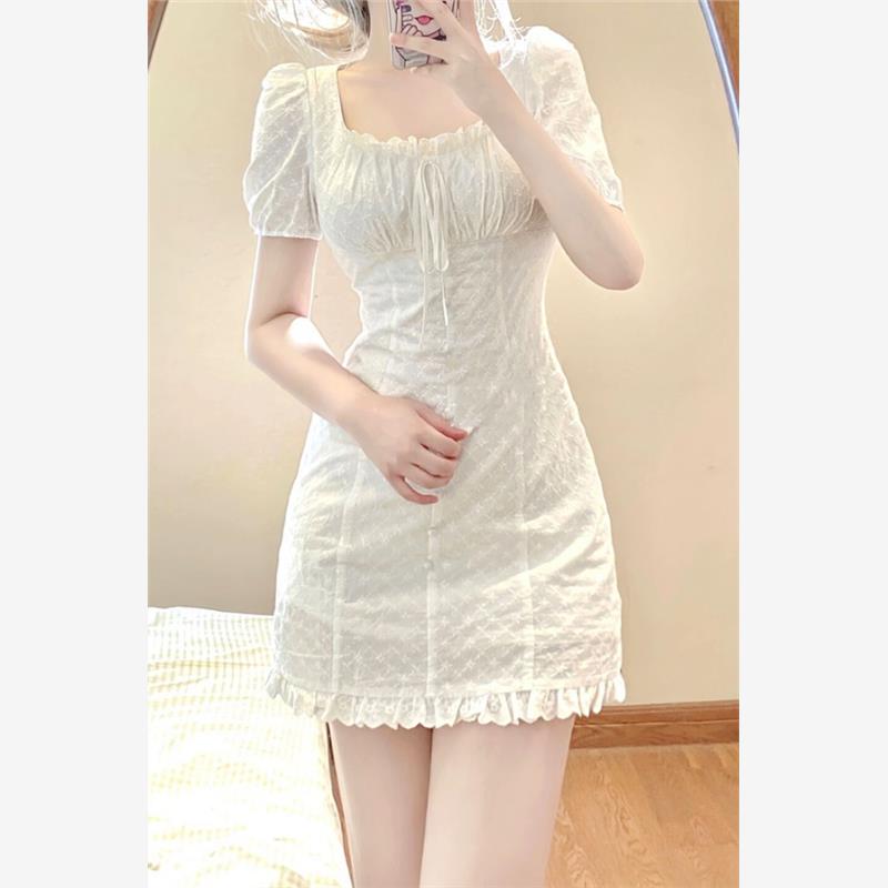 白色方领泡泡袖甜辣风设计感小个子蕾丝连衣裙女夏季新款微胖大码
