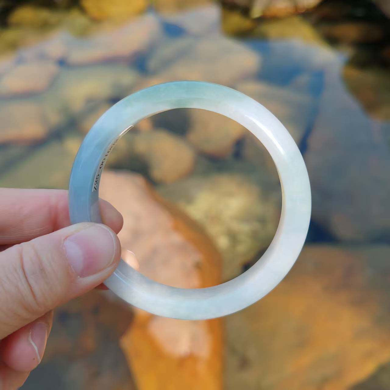 56.8圈缅甸天然翡翠A货手镯糯冰种半山水浅绿飘花女士玉石镯正品