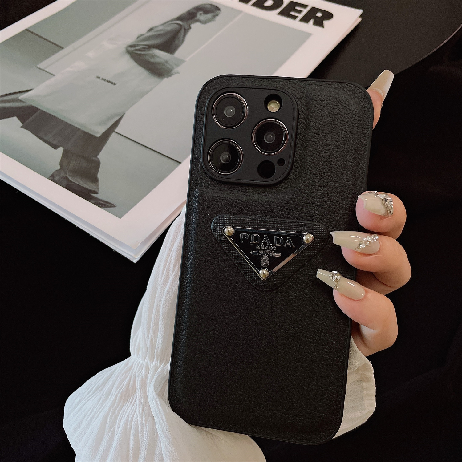 新款16潮牌P家三角标纯色适用苹果15promax手机壳iPhone14男女款13pro全包12皮质17air防摔11保护套个性大牌