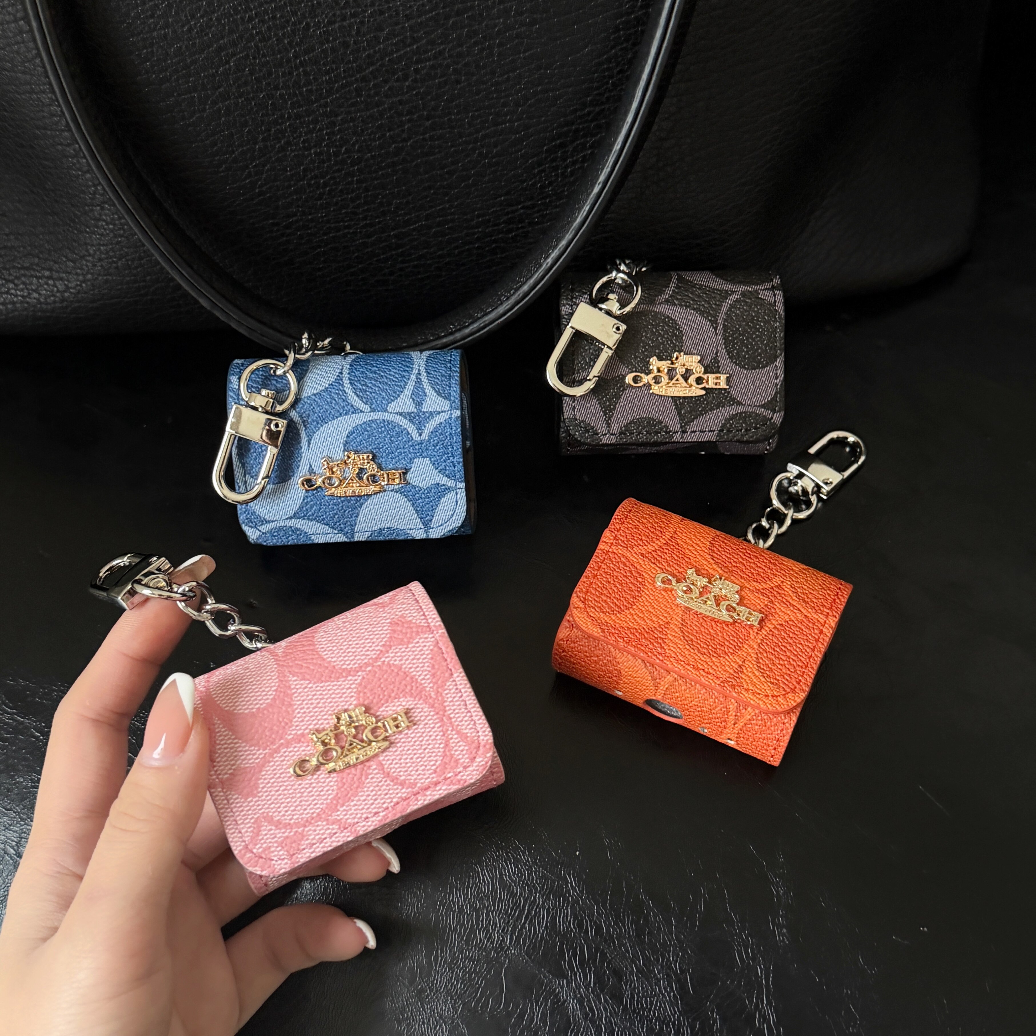 新款潮牌挂饰适用苹果无线蓝牙耳机壳AirPods pro三代AirPods 1/2/3/4代高档皮质全包防摔保护套挂链男女奢华