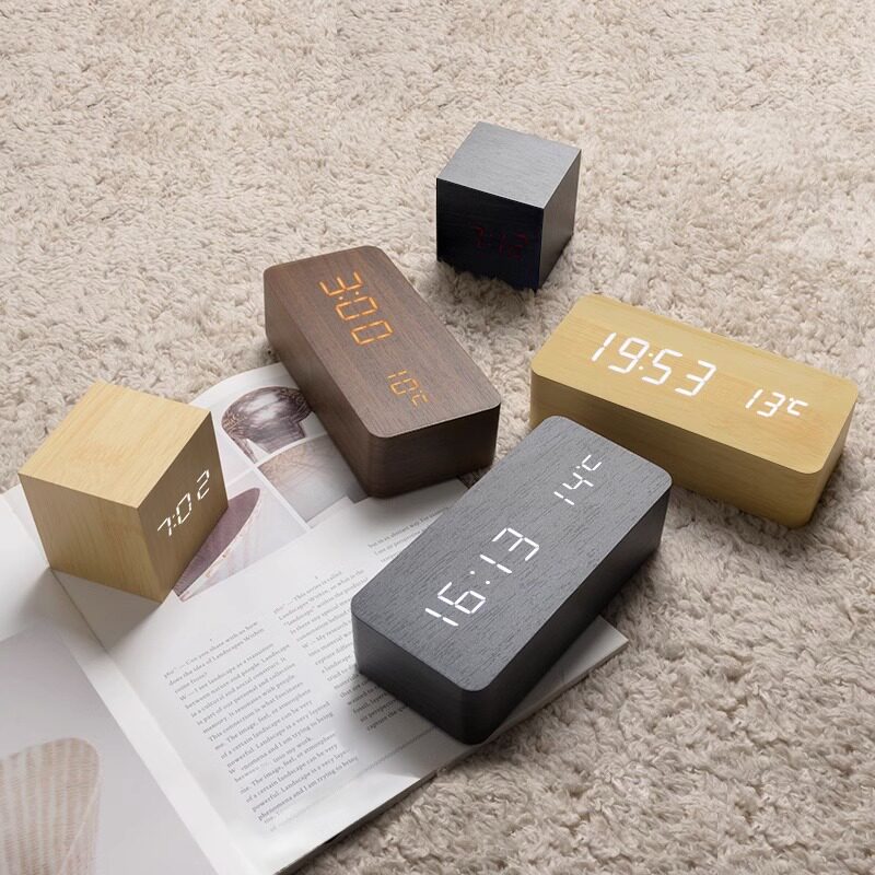 德国木质LED电子时钟表摆台式数字夜光静音闹钟简约桌面床头摆件