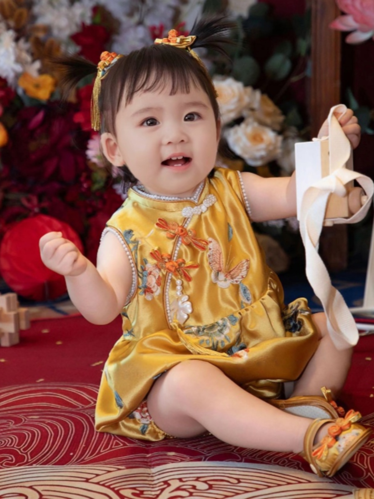 周岁女宝礼服中式旗袍金色百天宝宝连体抓周宴高端唐装冠衣春夏季