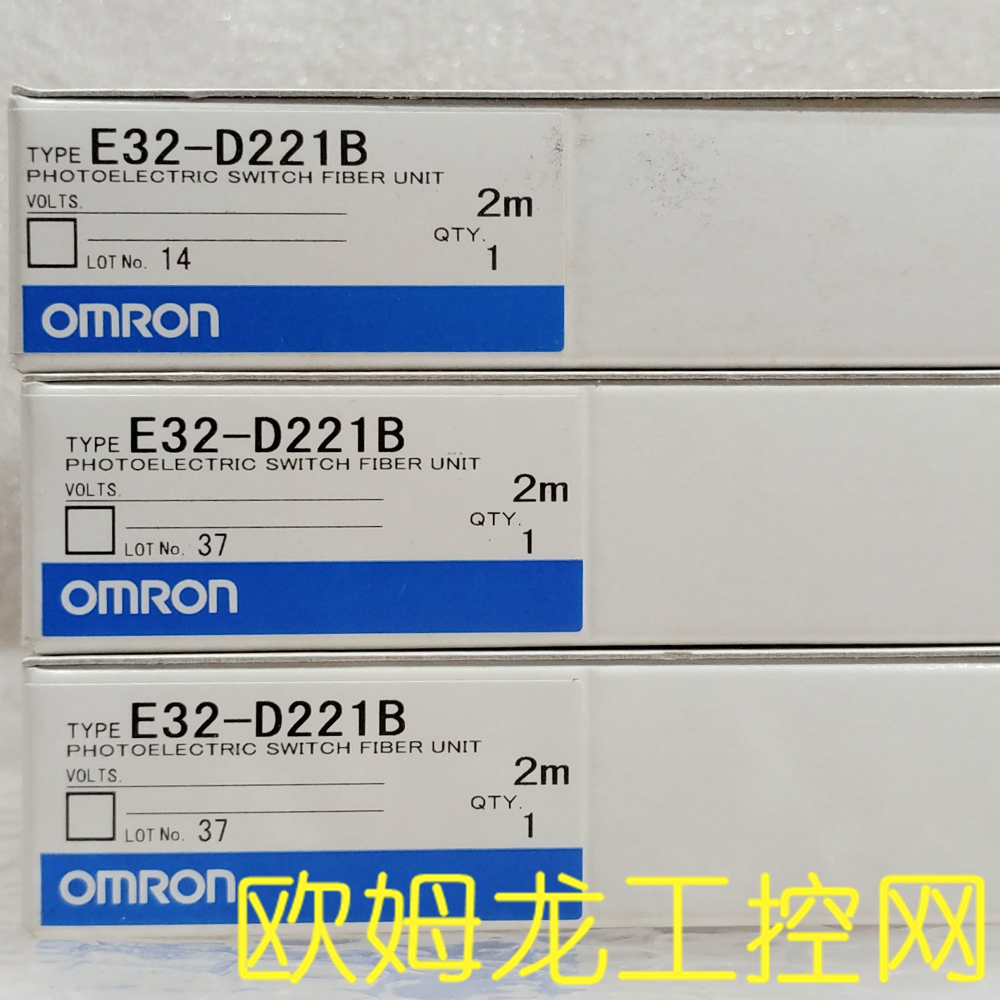 议价E32-D221B 2M光电开关传器 OMRON封