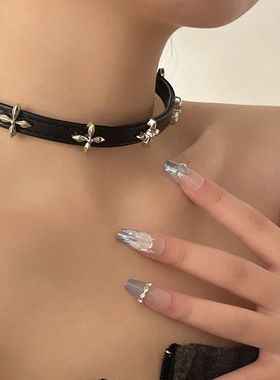 2023新款暗黑十字花架choker项圈女小众设计高级感项链皮质颈链