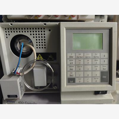 色谱仪waters 2487紫外检测器，实物照片，通电开机，