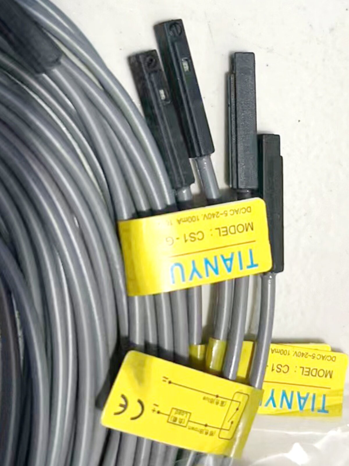 亚德客型气缸气动磁性感应开关CS1-F/J/U/M/G磁控接近传感器D-Z73