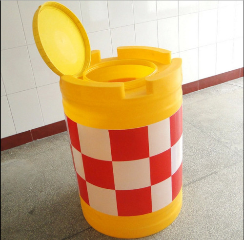 江苏滚塑水马防撞桶高速路口船型桶交通防撞桶圆柱形防撞沙桶