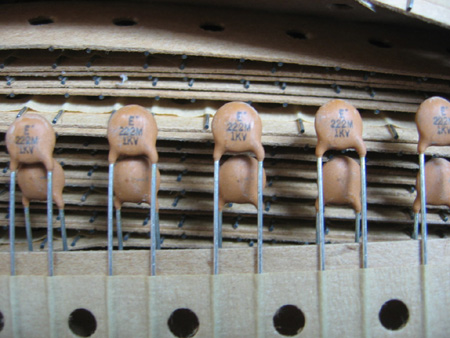 台湾产瓷片电容铜脚适合