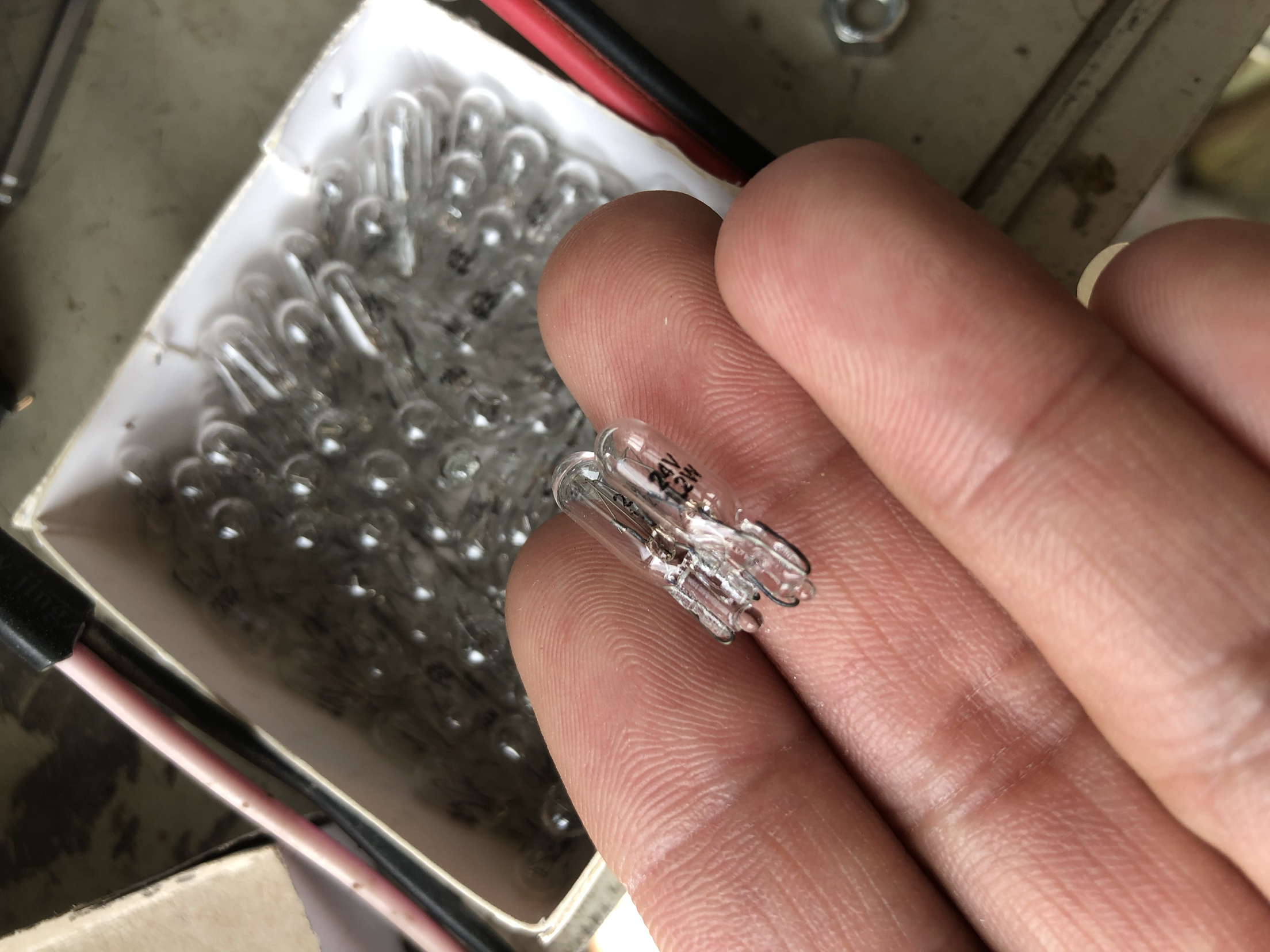 包邮汽车灯泡插面轿大货