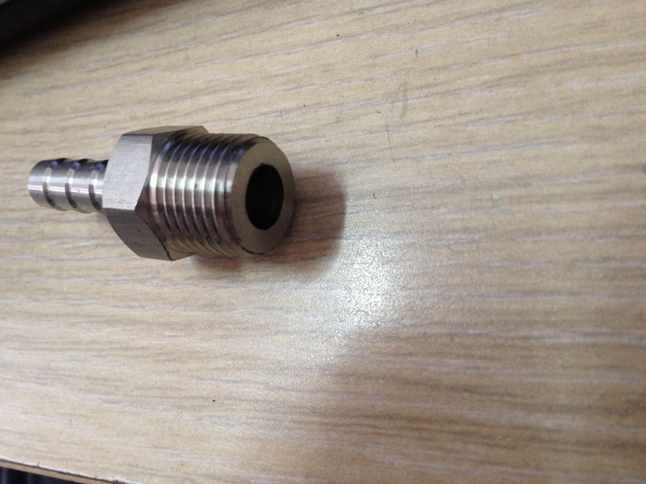 不锈钢宝塔接头皮管软六