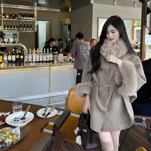 赫本风呢子大衣2023年秋冬季新款大毛领毛呢高级斗篷披肩外套女