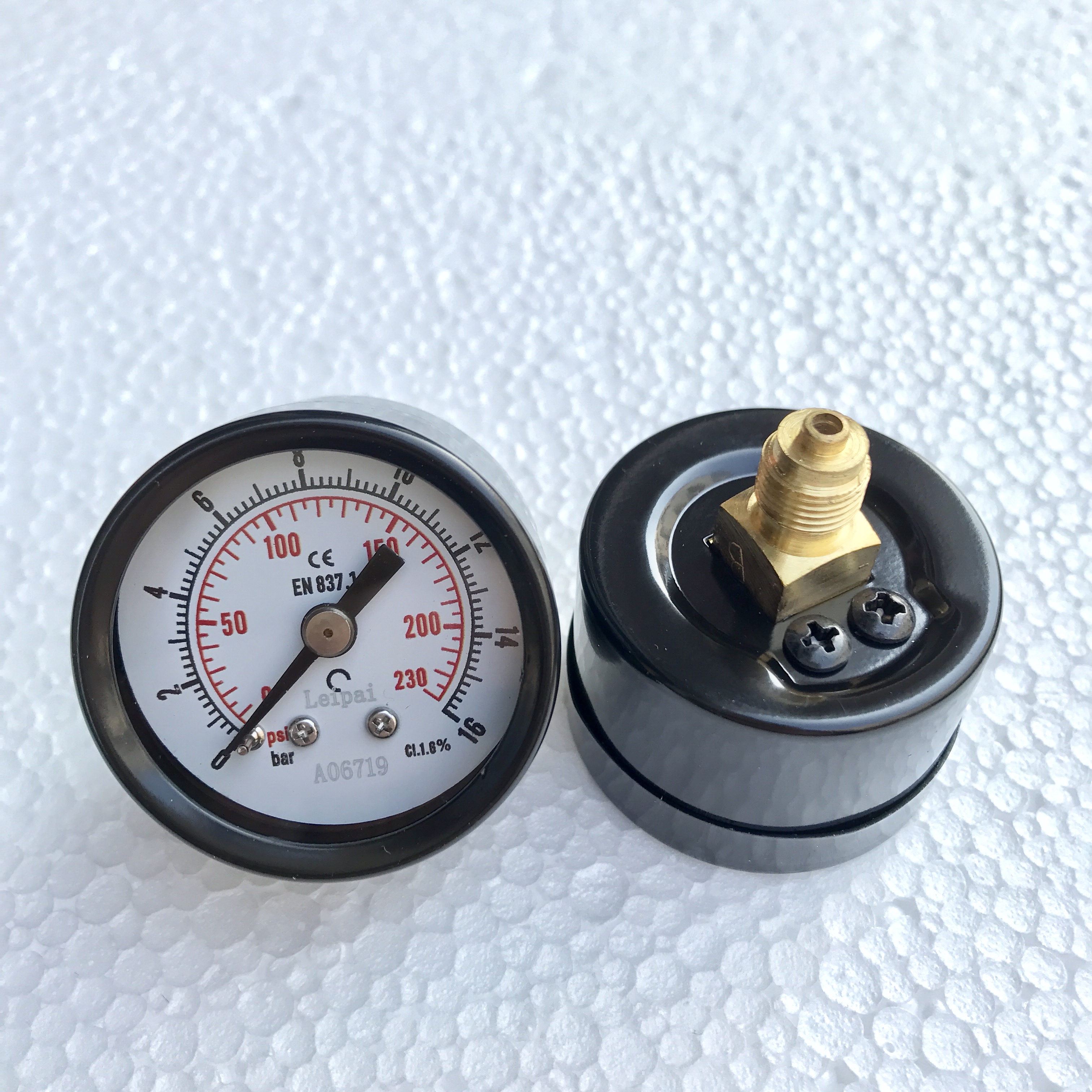 轴向双刻度压力表一格直