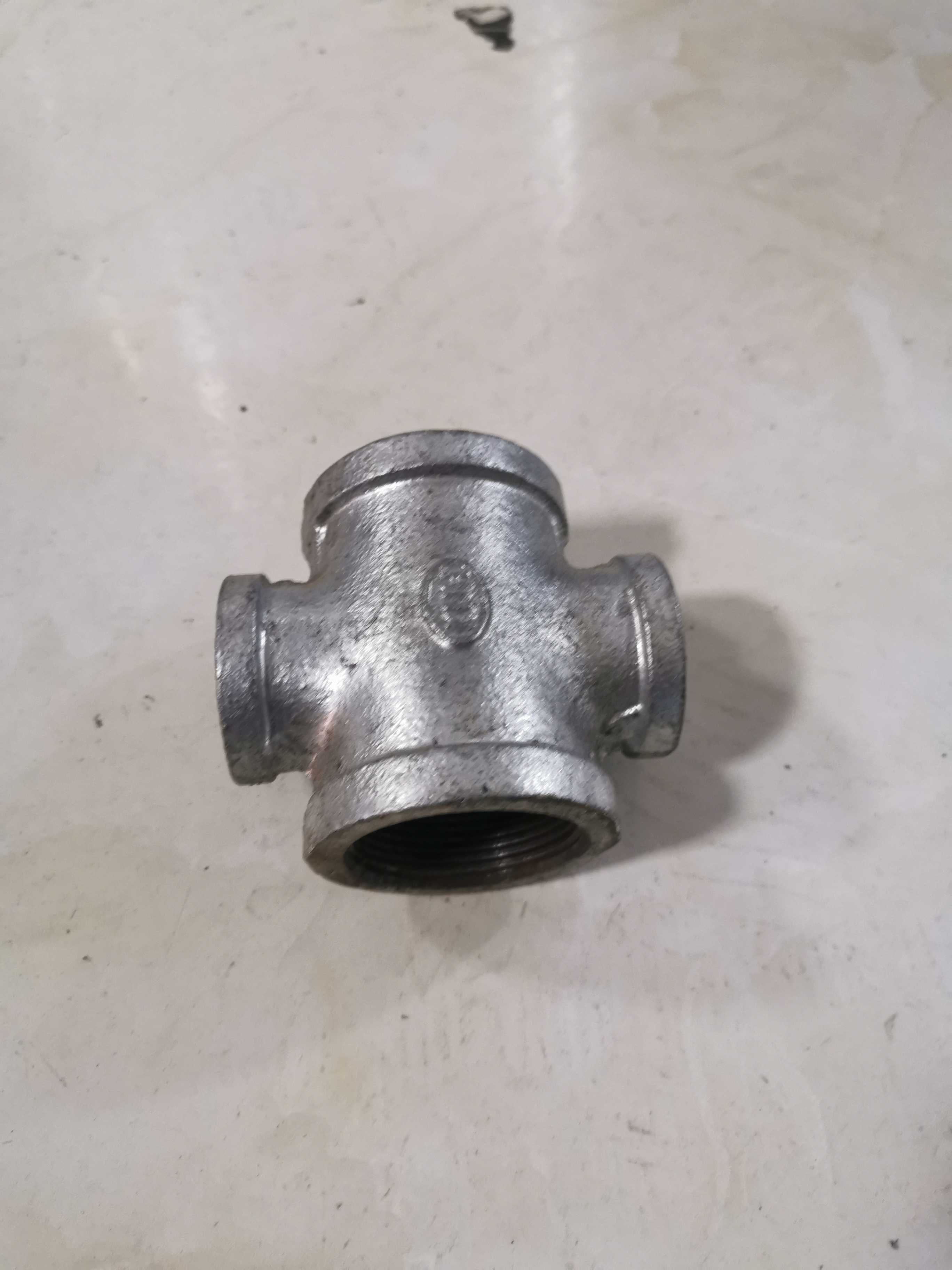 镀锌变径消防四通大小丝