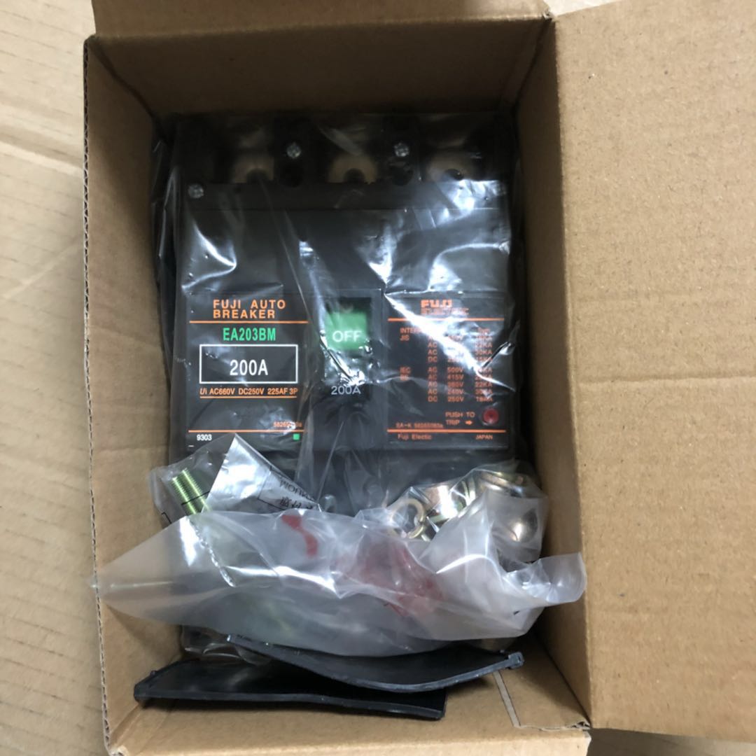 FUJI富士型EA103BM塑壳断路器3P 50A60A75A100A150A200A开关EA203