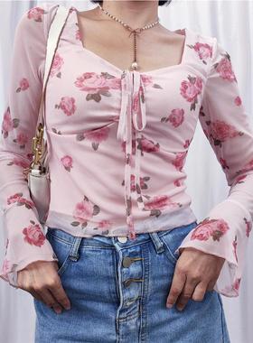 Go Girl同款法式甜美花朵印花喇叭袖方领衬衫女修身网纱长袖T恤春