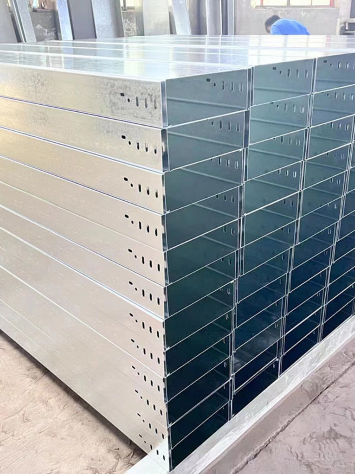 桥架线槽定制电线防雨强弱烤漆喷塑室外电铁耐腐蚀铁线托盘式喷涂