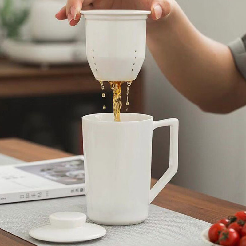 白瓷马克杯带过滤茶水分