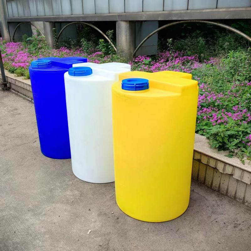 塑料加药桶PE加药箱立式搅拌机搅拌桶白黄蓝色户外带盖子圆形水箱