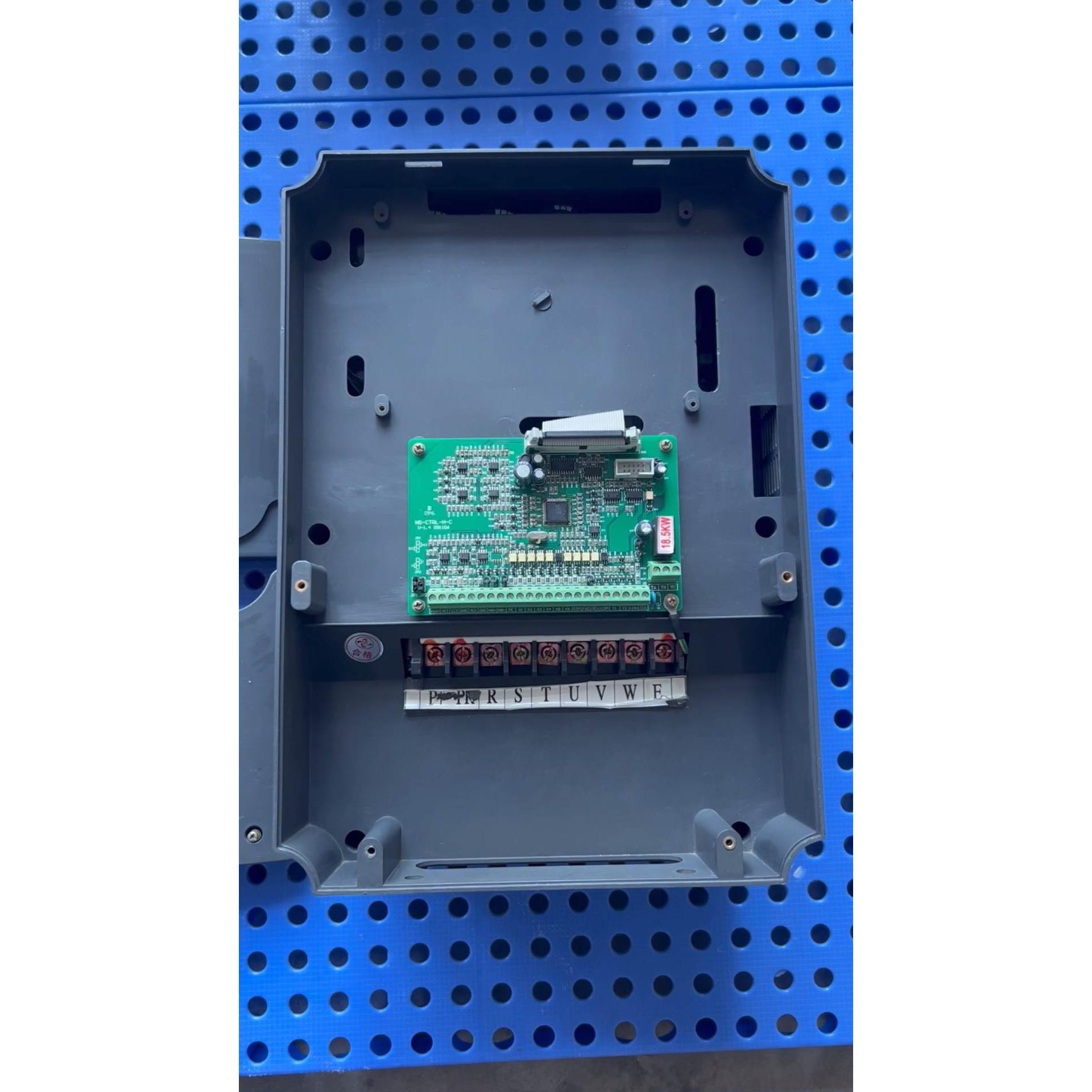 释迦自动化全罗辰变频器NS2000 功率18.5KW 没面板没法测试