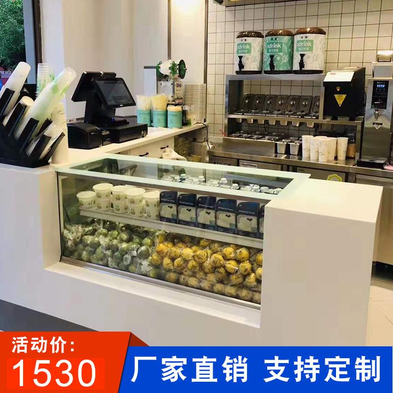 蛋糕甜品展示柜台上冷藏