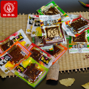 陆草垫臭干子牛板筋儿时重庆辣条2023新款网红小零食爆款加厚散装