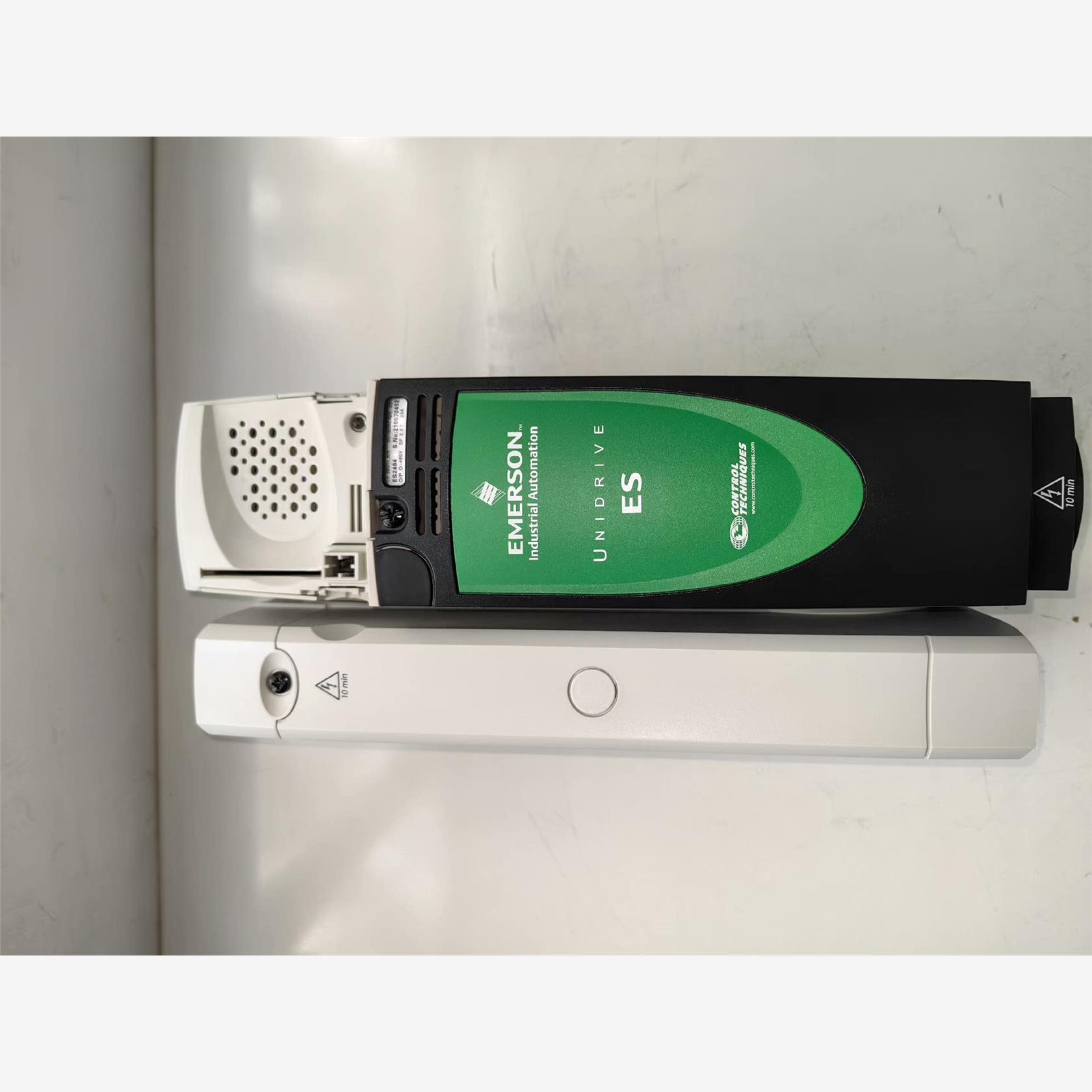 艾默生ES2404驱动器库存备用新机，成色非常新，质量保证售议价