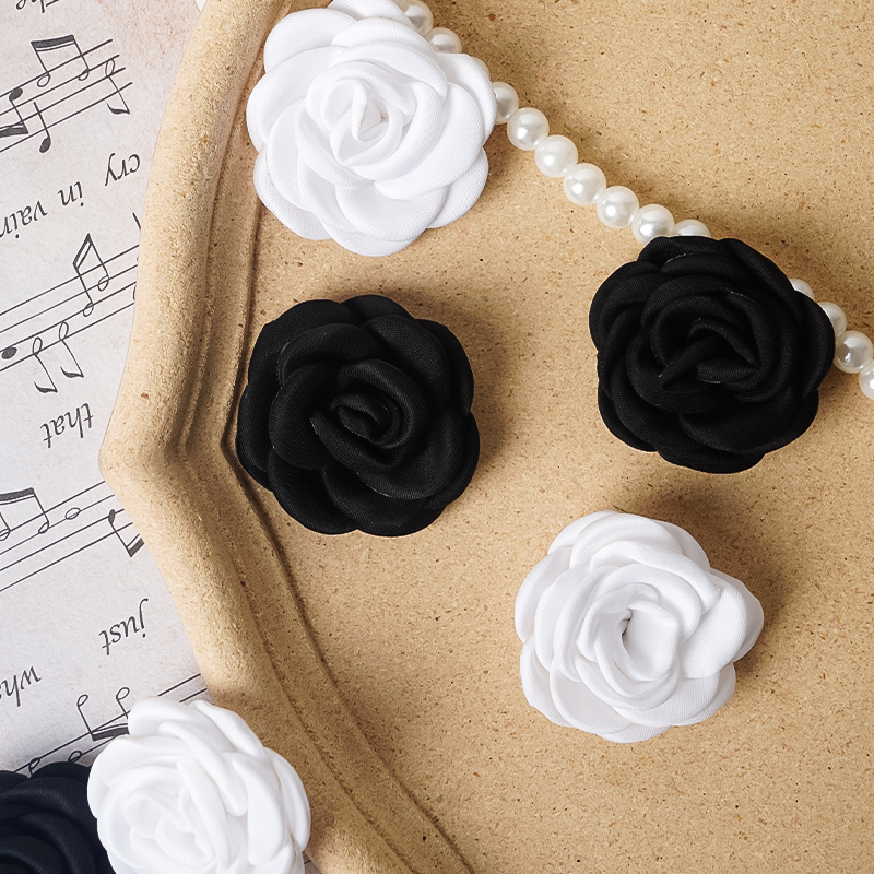 2024情人节蛋糕装饰品仿真山茶花摆件黑白高级感花朵女神生日插件