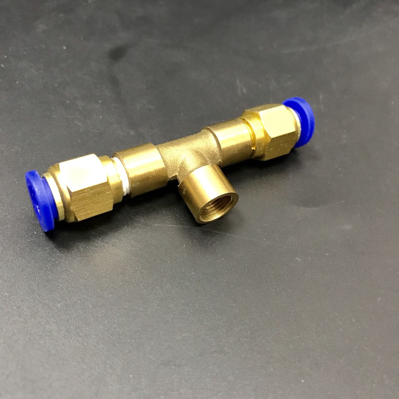 内丝三通快插接头中间一