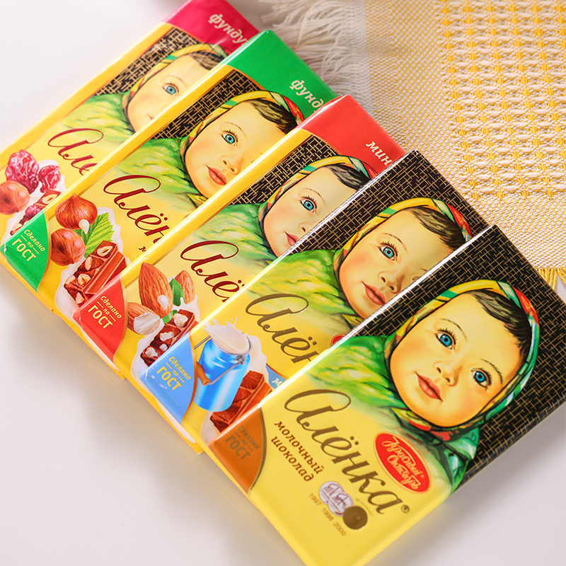 俄罗斯原装进口红色十月大头娃娃巧克力纯可可脂榛子扁桃仁牛奶
