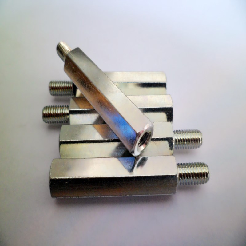 镀锌六角螺柱铁外牙转内