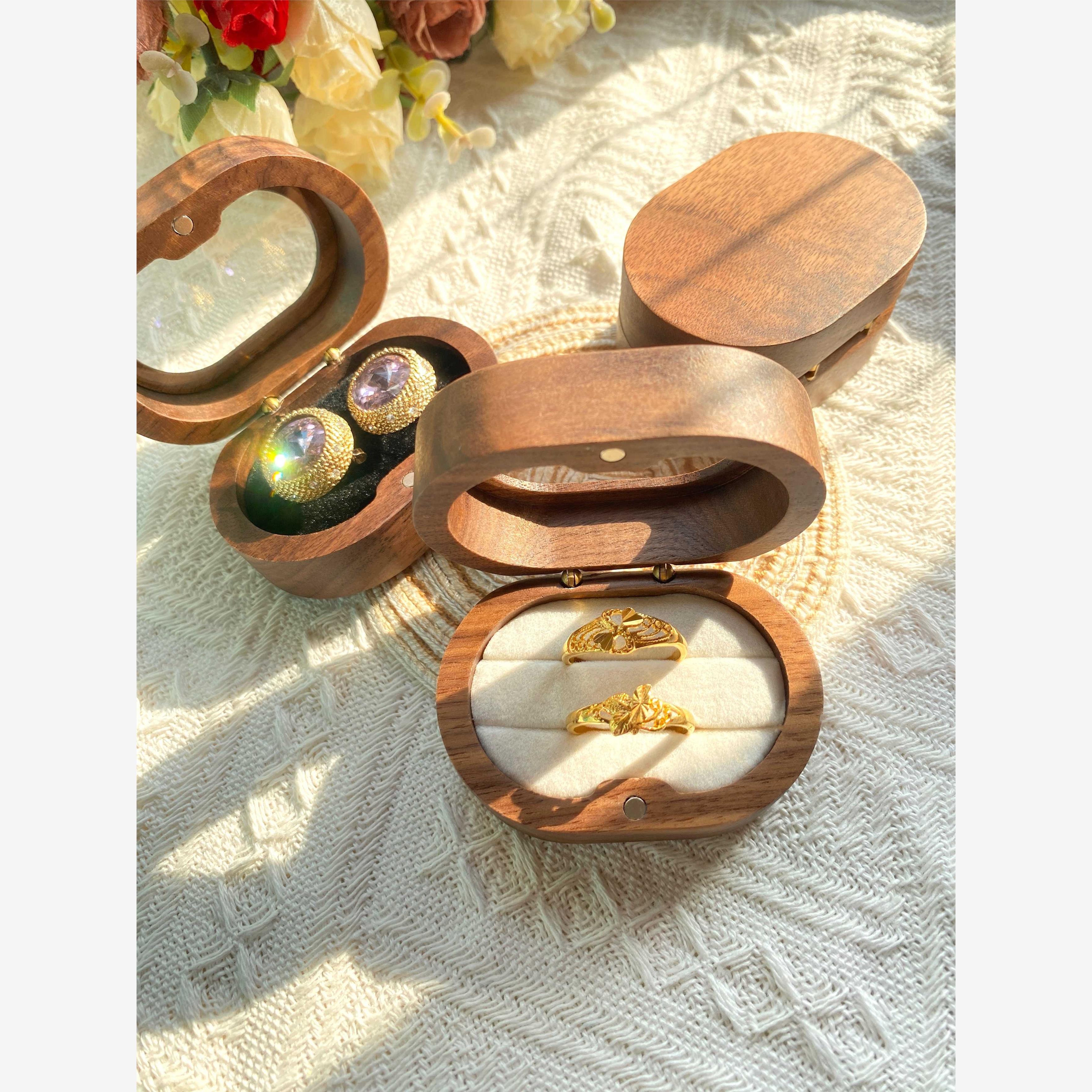 珠宝首饰盒展示求婚戒指