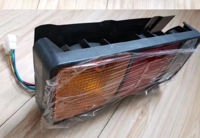 徐工吊车三色尾灯偏驾驶半头车后信号灯总成16d20b25e12b