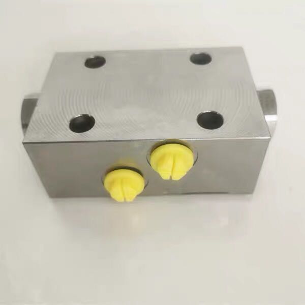 三一吊车支腿锁双向液压