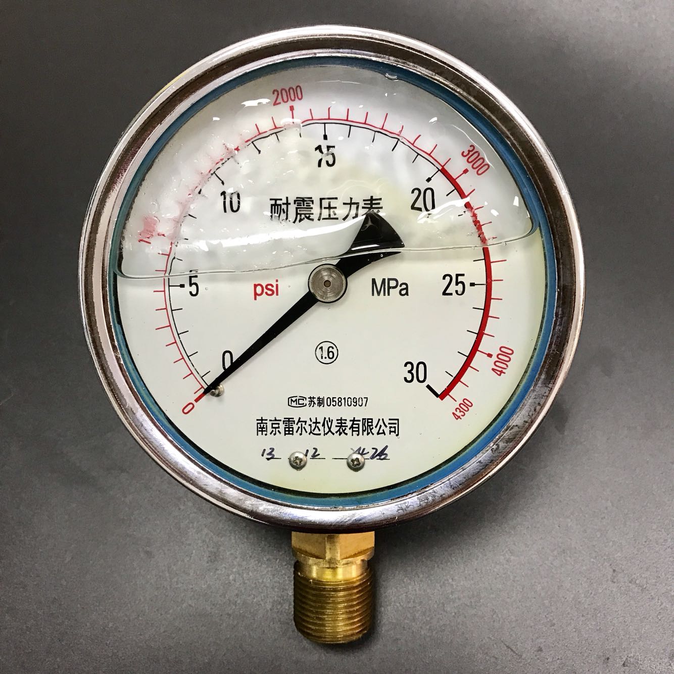耐震压力表 直径100mm 压力 4300psi 30mpa 螺纹m20x1.5 径向