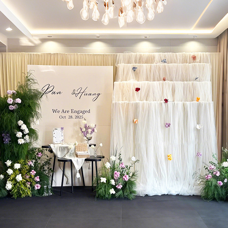 韩系白色订婚布置装饰摆件全套简单大气KT板家里客厅女方仿真花