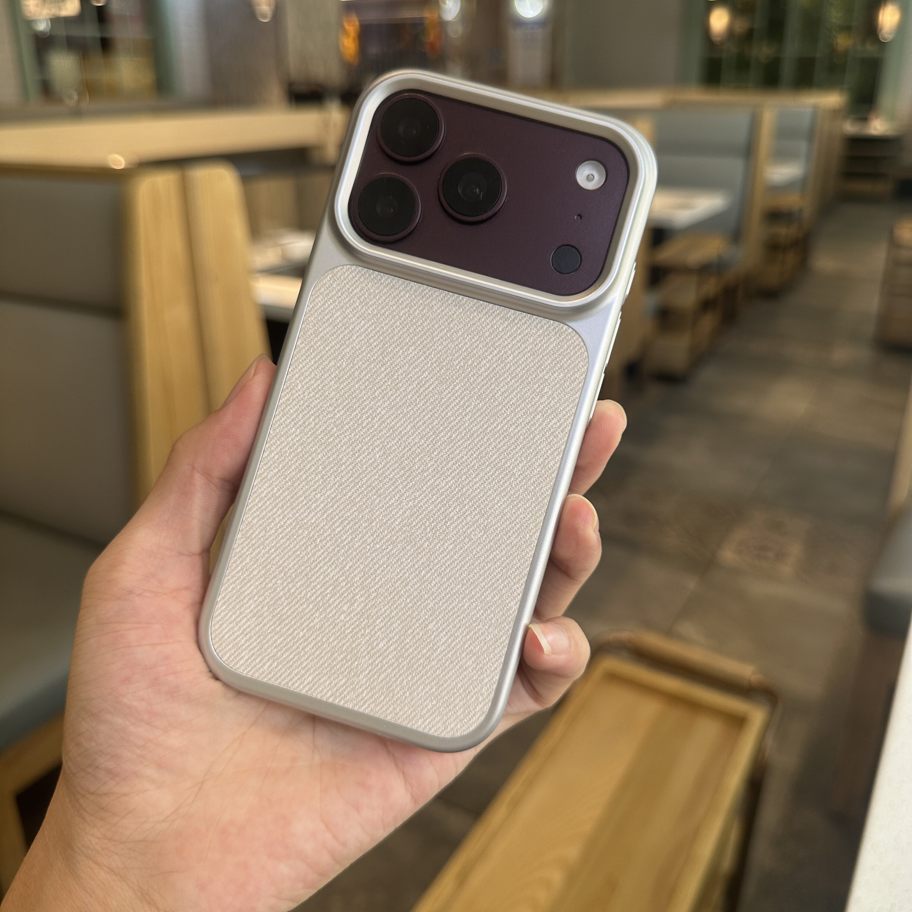 高级毛麻布面白色全包适用苹果18Promax手机壳亚麻iPhone17Pro轻薄磁吸iphone16电镀边框防指纹情侣款保护套