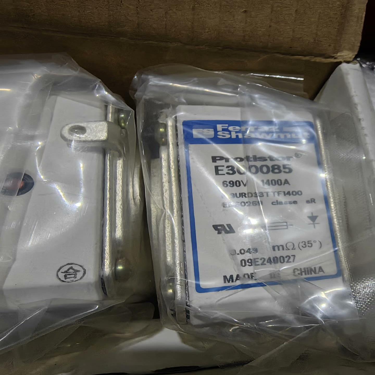 E300085  6，9URD33TTF1400，690V/