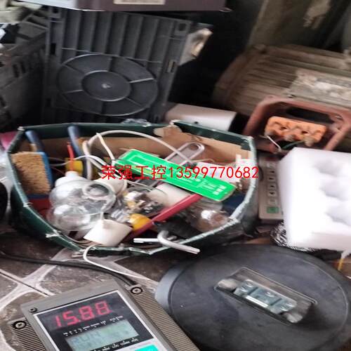 【荣强工控】0.75kw富士5000G11变频器，功能包好外壳完好实物图