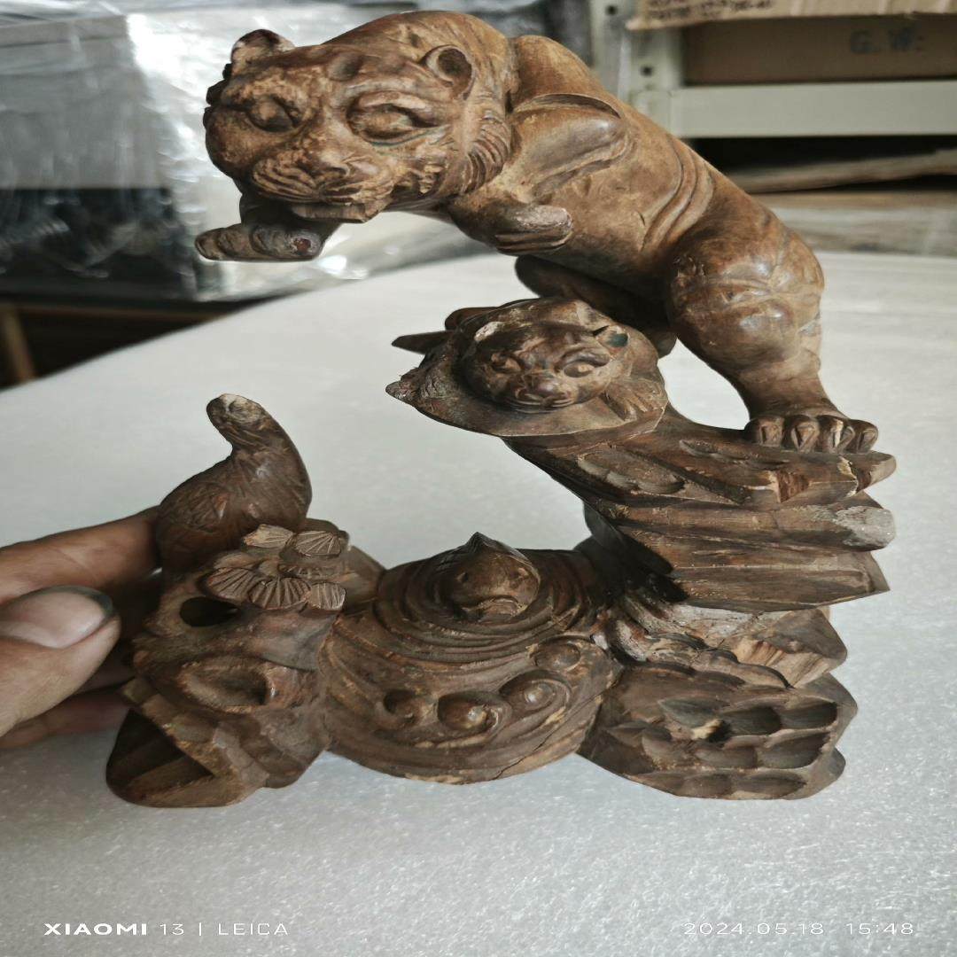 （设备配件）民国木雕，雕二只老虎，一条鱼，还来个老鹰。可惜有