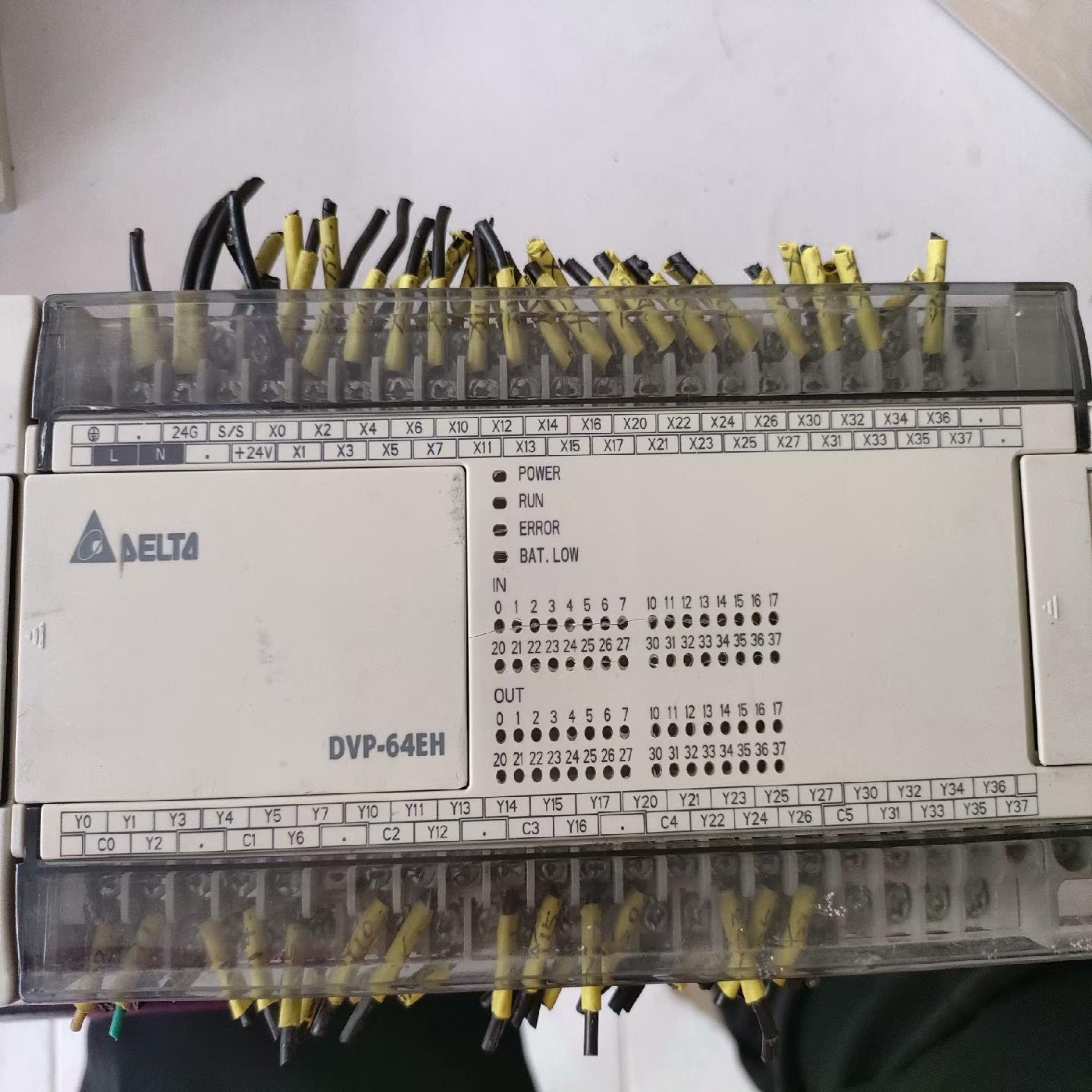 台达DVP64EH00R2 成色如图 功能正常