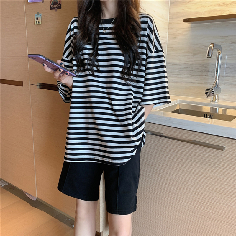 新款孕妇装夏装套装时尚款网红洋气宽松上衣休闲五分裤潮妈夏季两