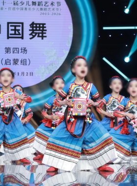 金孔雀少儿民族舞服定制