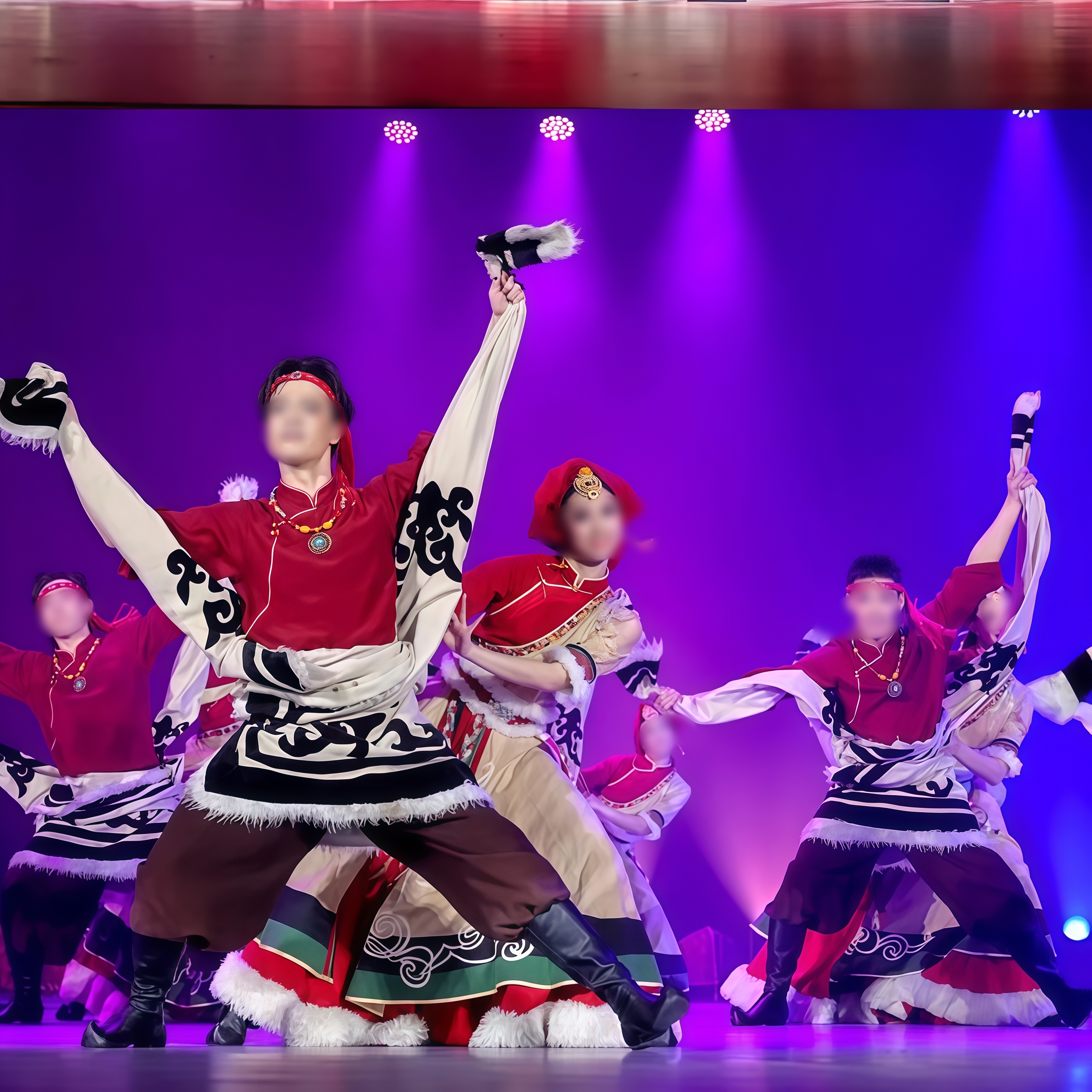 全国民族戏曲表演《新寨欢歌》