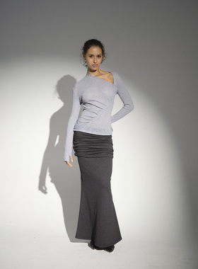 Kiwi Jadeite2025新款灰蓝斜领皱褶微透收腰上衣女小众设计感高级