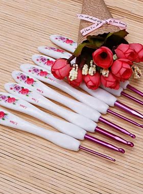 8 Size Crochet Hook Knitting Needles Set Plastic Grip Handle