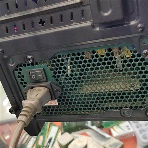 议价正在用的超频3   驱逐者S700 额定600W电源